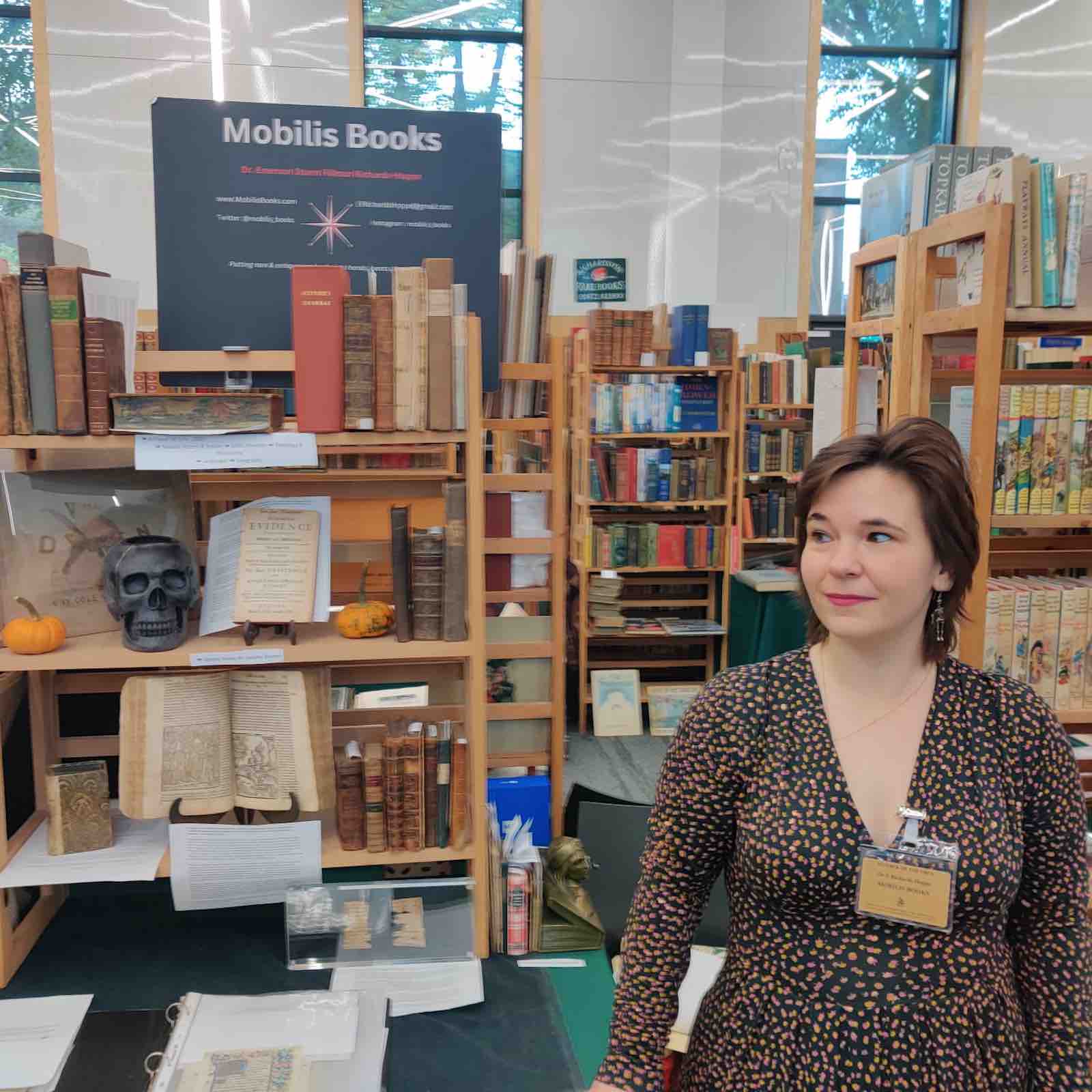 Dr Emerson Richards with Mobilis Books